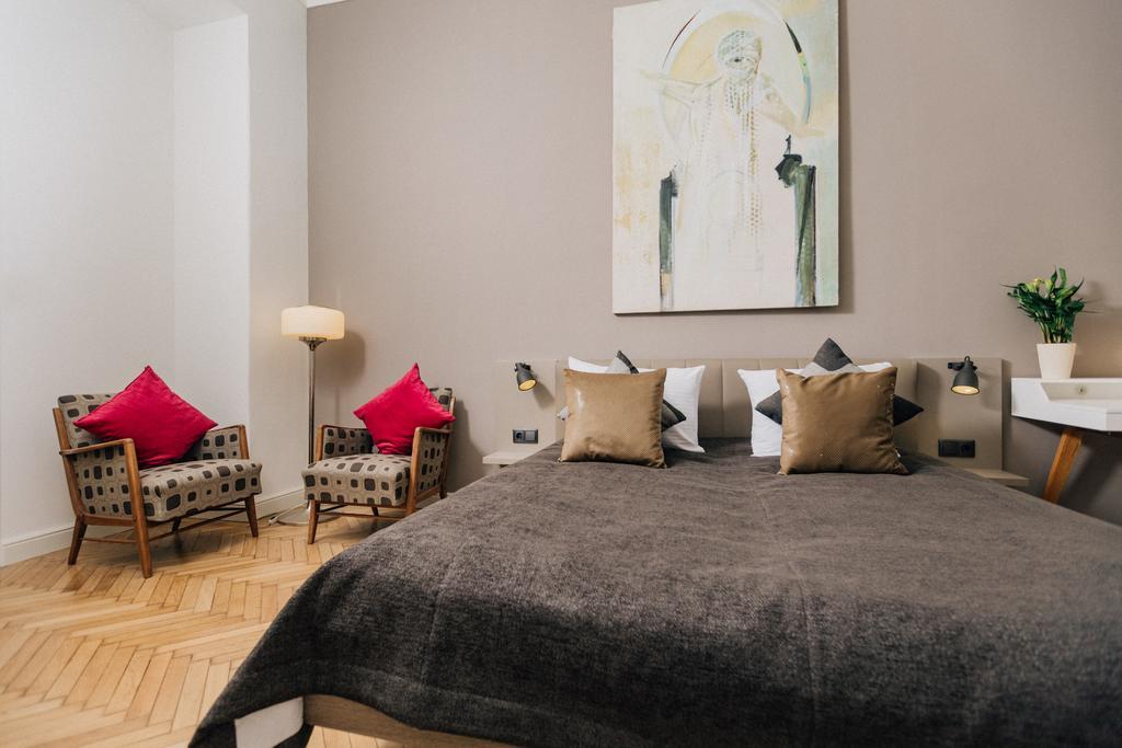 Urbano Styles Downtown Apartment